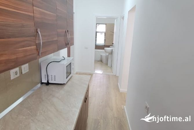 Shtepi ne shitje Apartament ne Tirane, 1+1, Mobilimi Bosh, pa mobiluar, Pagesa 135,000  Euro.