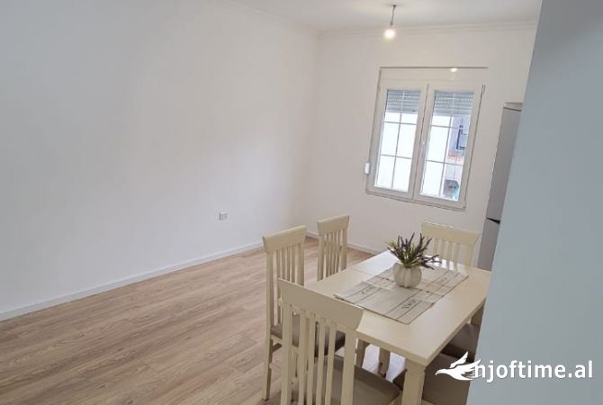 Shtepi ne shitje Apartament ne Tirane, 1+1, Mobilimi Bosh, pa mobiluar, Pagesa 135,000  Euro.