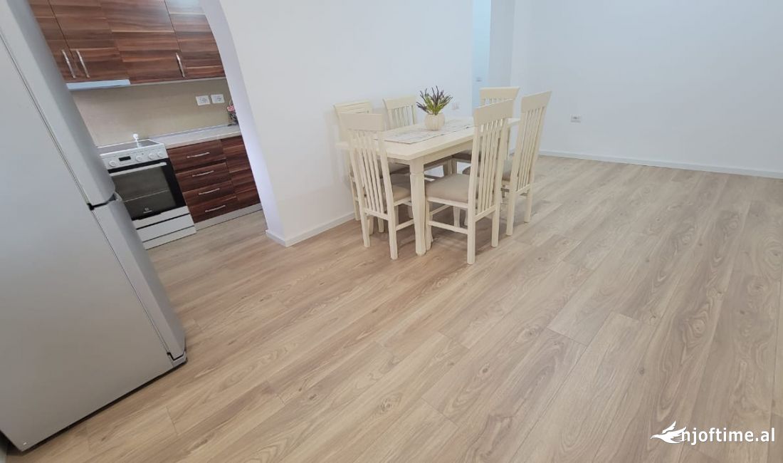 Shtepi ne shitje Apartament ne Tirane, 1+1, Mobilimi Bosh, pa mobiluar, Pagesa 135,000  Euro.