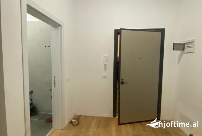 JEPET ME QERA APARTAMENT 1+1 PER ZYRE TE SHKOLLA E KUQE