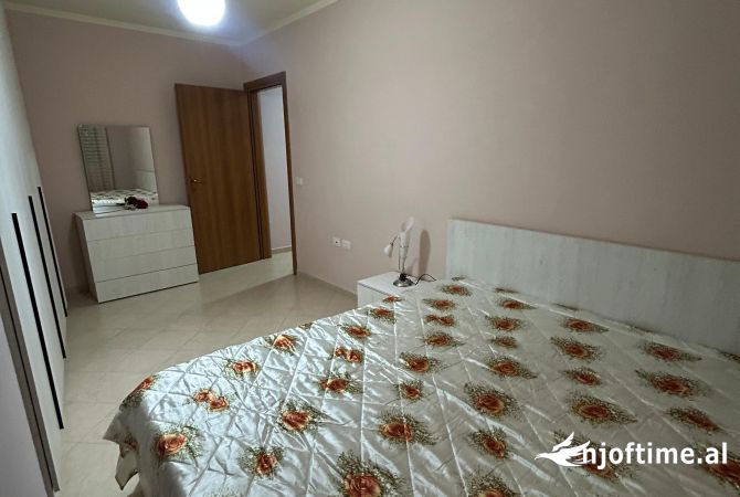 Shtepi ne shitje Apartament ne Tirane, 2+1, Mobilimi E mobiluar, Pagesa 128,500  Euro.