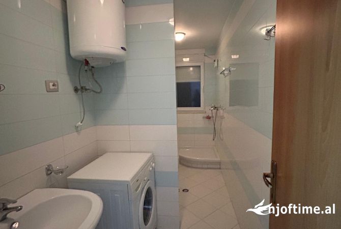 Shtepi ne shitje Apartament ne Tirane, 2+1, Mobilimi E mobiluar, Pagesa 128,500  Euro.
