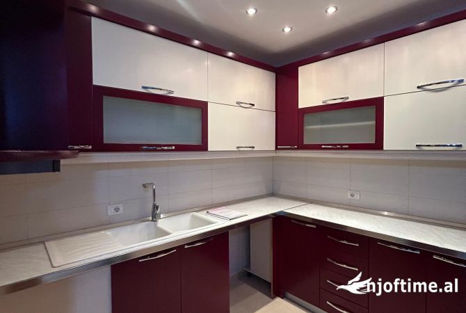 Shtepi ne shitje Apartament ne Tirane, 2+1, Mobilimi E mobiluar, Pagesa 128,500  Euro.