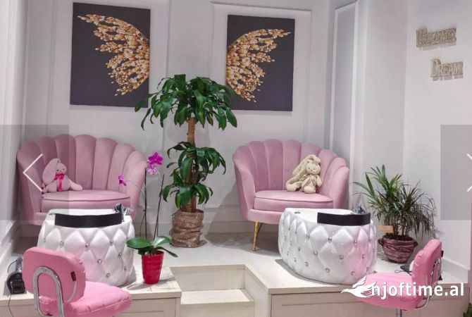 Ambiente Commerciale in Vendita 3+1 a Tirana - 270,000 Euro