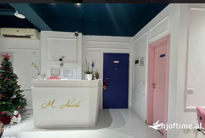 Ambiente Commerciale in Vendita 3+1 a Tirana - 270,000 Euro