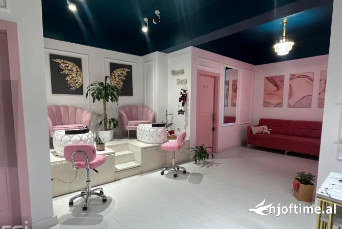 Ambiente Commerciale in Vendita 3+1 a Tirana - 270,000 Euro