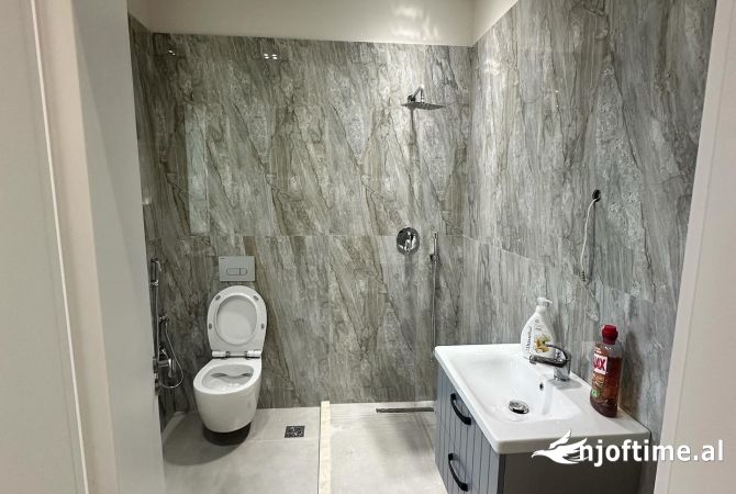 Shtepi ne shitje Apartament ne Durres, 2+1, Mobilimi E mobiluar, Pagesa 275,000  Euro.