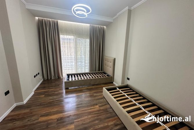 Shtepi ne shitje Apartament ne Durres, 2+1, Mobilimi E mobiluar, Pagesa 275,000  Euro.