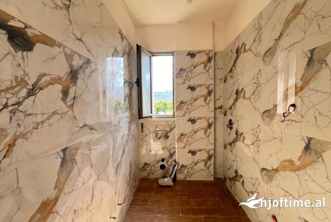 Shtepi ne shitje Apartament ne Tirane, 3+1, Mobilimi Bosh, pa mobiluar, Pagesa 131,000  Euro.