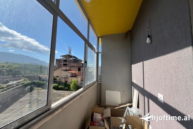 Shtepi ne shitje Apartament ne Tirane, 3+1, Mobilimi Bosh, pa mobiluar, Pagesa 131,000  Euro.