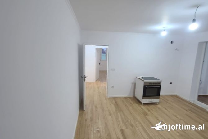 Shtepi ne shitje Apartament ne Tirane, 1+1, Mobilimi Bosh, pa mobiluar, Pagesa 120,000  Euro.