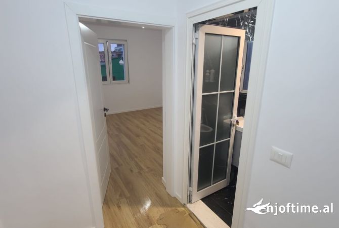 Shtepi ne shitje Apartament ne Tirane, 1+1, Mobilimi Bosh, pa mobiluar, Pagesa 120,000  Euro.