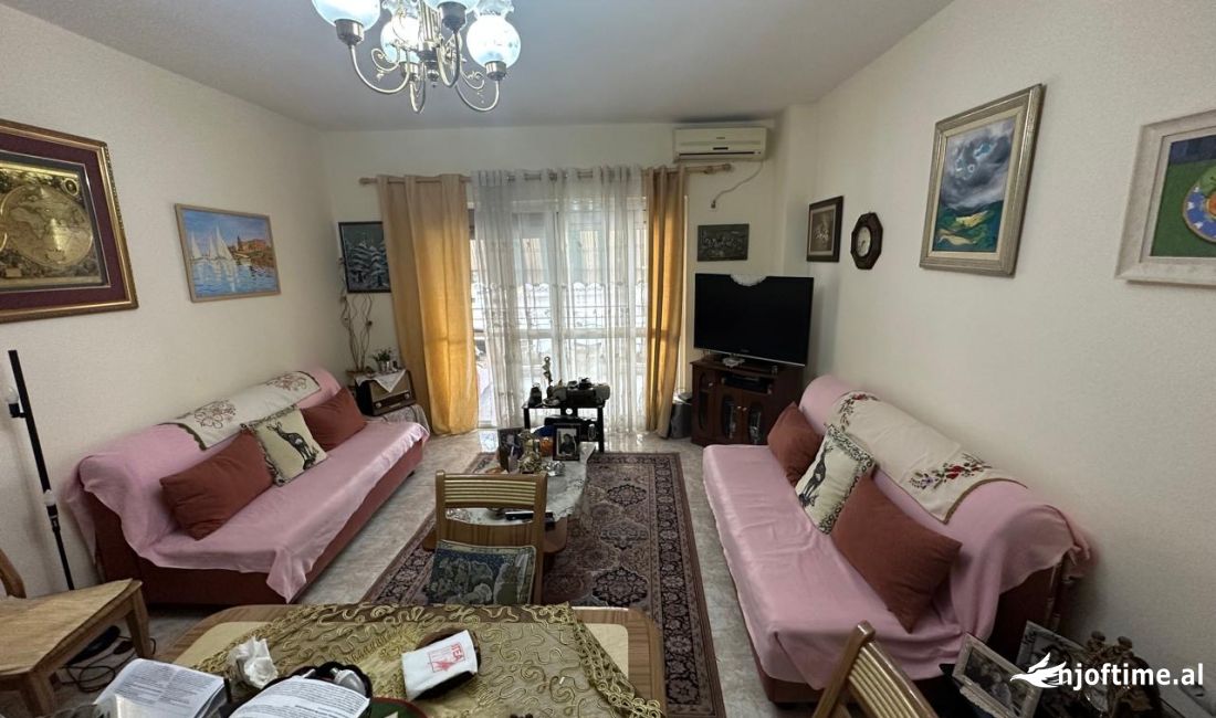 Shtepi ne shitje Apartament ne Tirane, 2+1, Mobilimi E mobiluar, Pagesa 218,500  Euro.