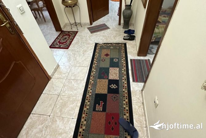 Shtepi ne shitje Apartament ne Tirane, 2+1, Mobilimi E mobiluar, Pagesa 218,500  Euro.