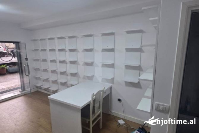 Ambiente Commerciale in Affitto 1+1 a Tirana - 500 Euro