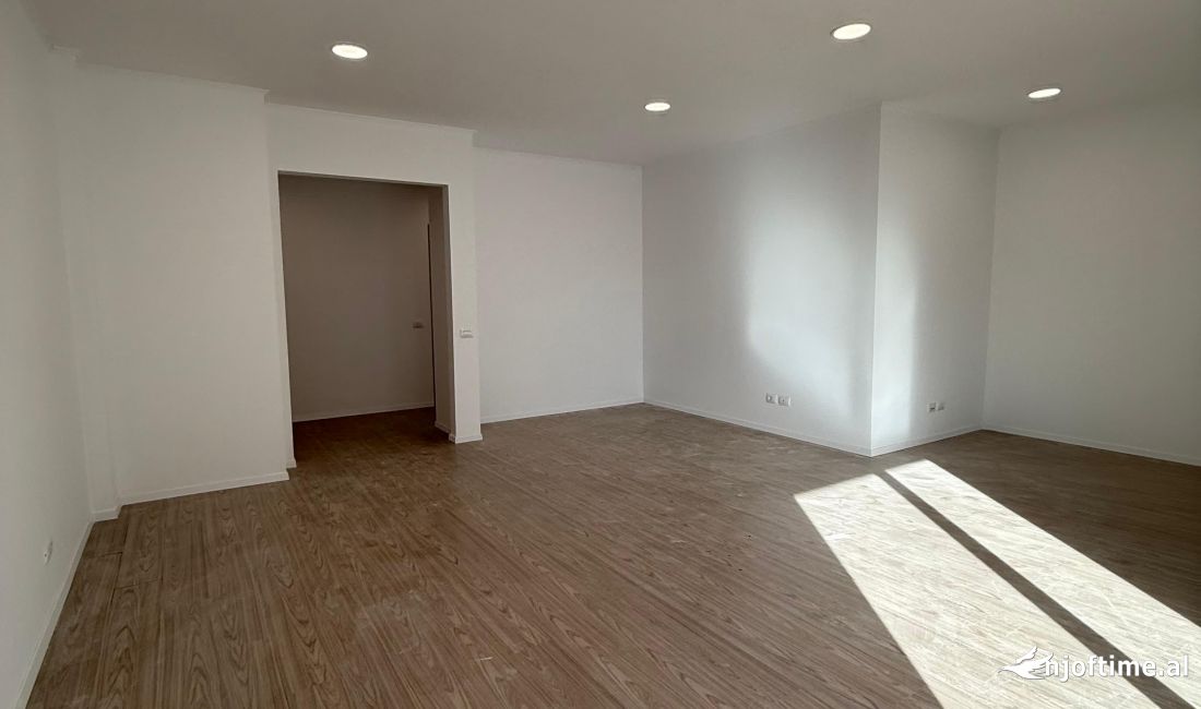 ‼️Jepet me qera zyra 180 m2, 4+1+2 Prane Hilton Garden Inn‼️