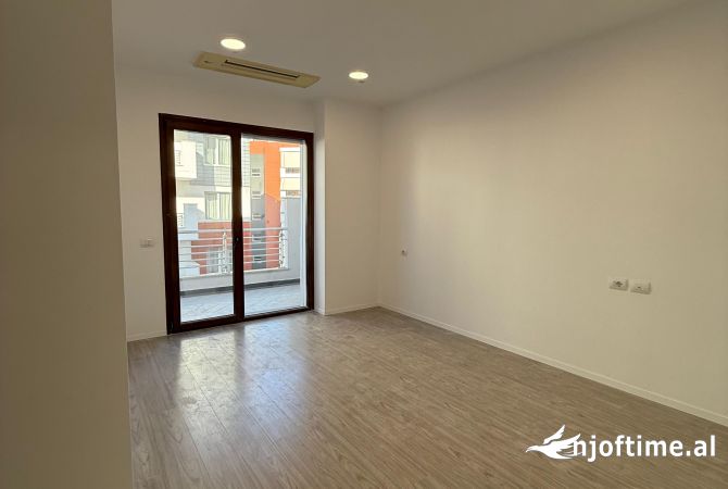 ‼️Jepet me qera zyra 180 m2, 4+1+2 Prane Hilton Garden Inn‼️