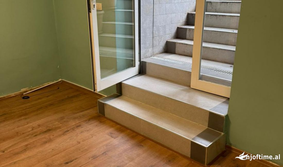 Jepet me qera ambient biznesi kati -1 te Shallvaret