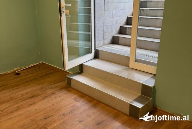 Jepet me qera ambient biznesi kati -1 te Shallvaret