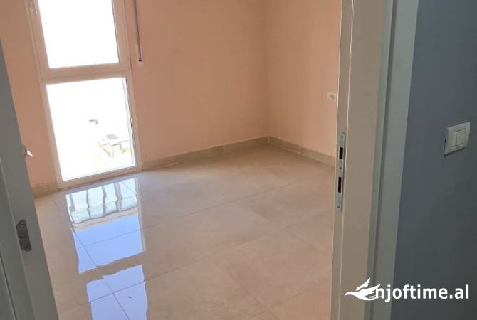 Shtepi ne shitje Apartament ne Tirane, 2+1, Mobilimi E mobiluar, Pagesa 193,000  Euro.