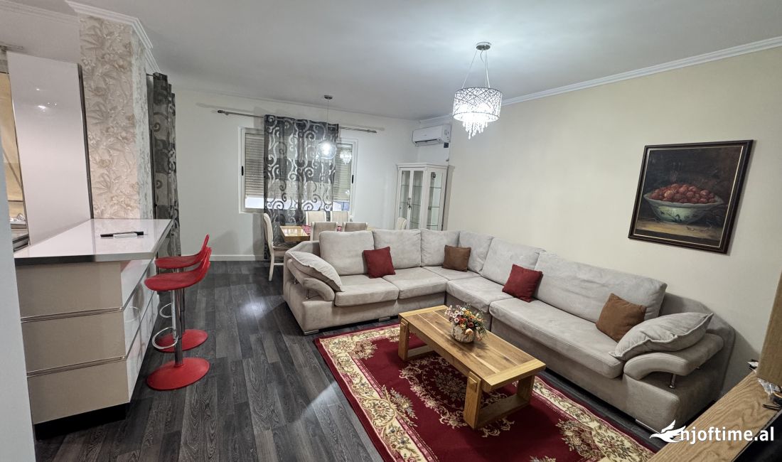 Shtepi ne shitje Apartament ne Tirane, 3+1, Mobilimi E mobiluar, Pagesa 120,000  Euro.