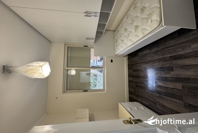 Shtepi ne shitje Apartament ne Tirane, 3+1, Mobilimi E mobiluar, Pagesa 120,000  Euro.