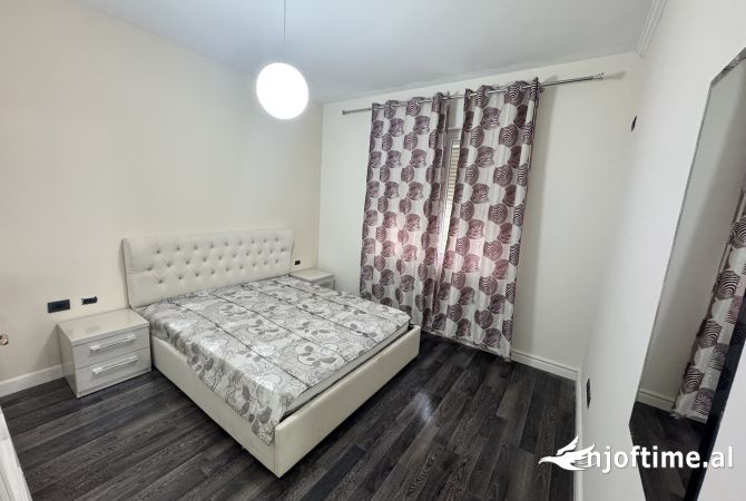 Shtepi ne shitje Apartament ne Tirane, 3+1, Mobilimi E mobiluar, Pagesa 120,000  Euro.