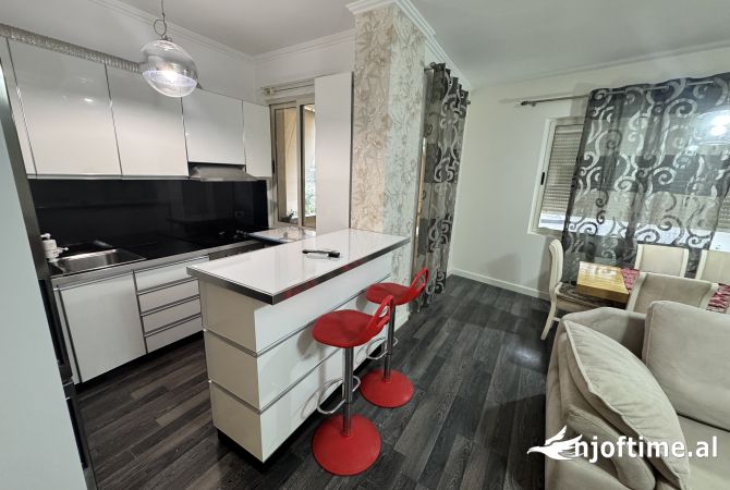 Shtepi ne shitje Apartament ne Tirane, 3+1, Mobilimi E mobiluar, Pagesa 120,000  Euro.