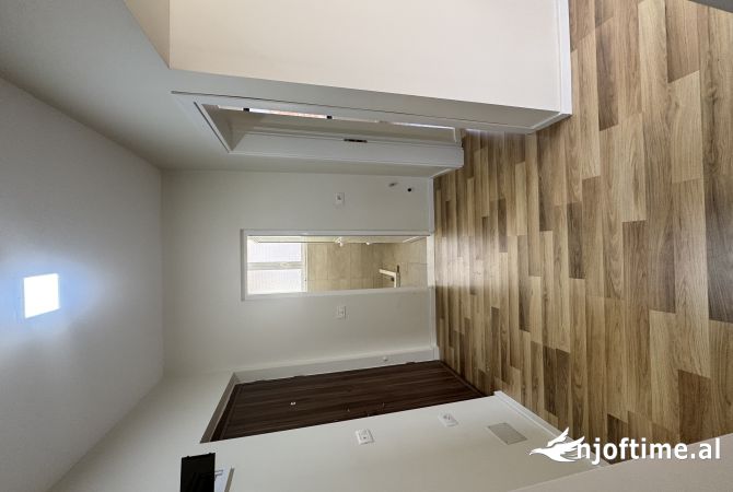 Shtepi ne shitje Apartament ne Tirane, 2+1, Mobilimi Pjeserisht e mobiluar, Pagesa 15,000,000  Leke.