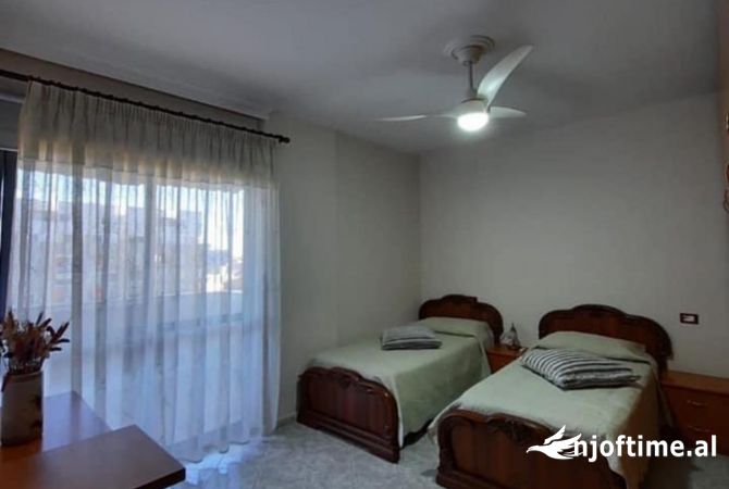 Shtepi ne shitje Apartament ne Tirane, 2+1, Mobilimi E mobiluar, Pagesa 216,600  Euro.