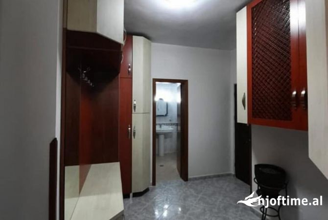 Shtepi ne shitje Apartament ne Tirane, 2+1, Mobilimi E mobiluar, Pagesa 216,600  Euro.