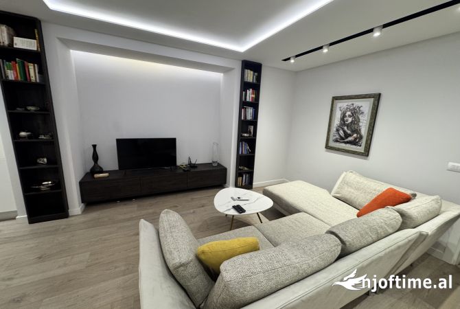 Appartamento in affitto a Tirana 2+1, Arredato