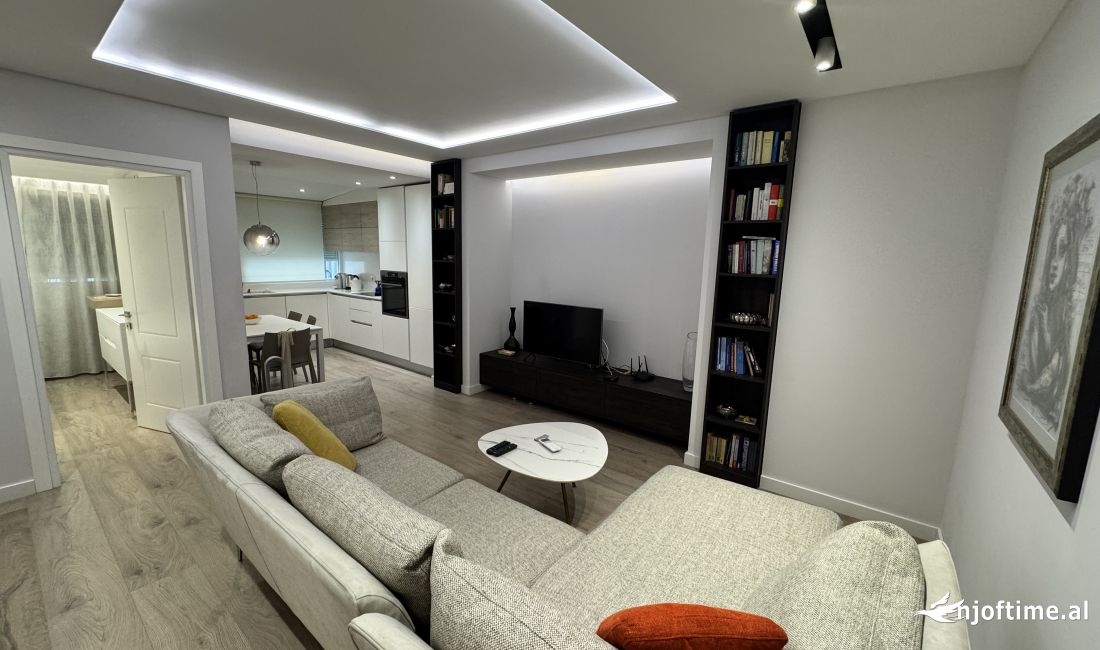 Appartamento in affitto a Tirana 2+1, Arredato