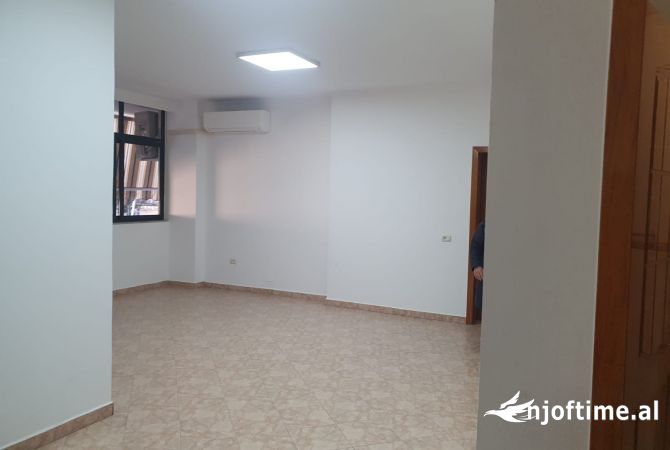 ‼️Ofrojme per qera apartament 2+1+bllk per Zyre, 120 m2 ne Qender te Cirku i Tiranes‼️