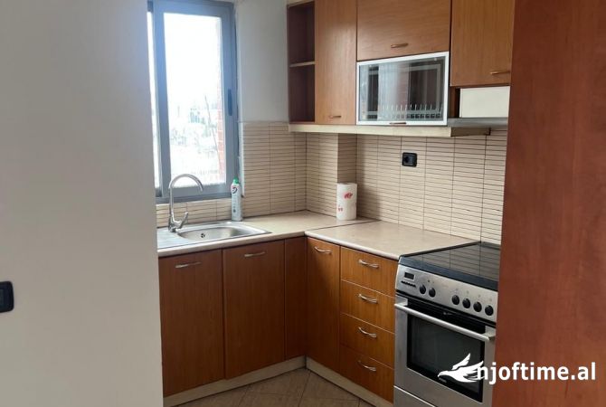Appartamento in affitto a Tirana 2+1, SemiArredato