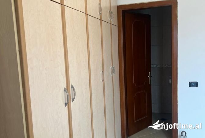 Appartamento in affitto a Tirana 2+1, SemiArredato