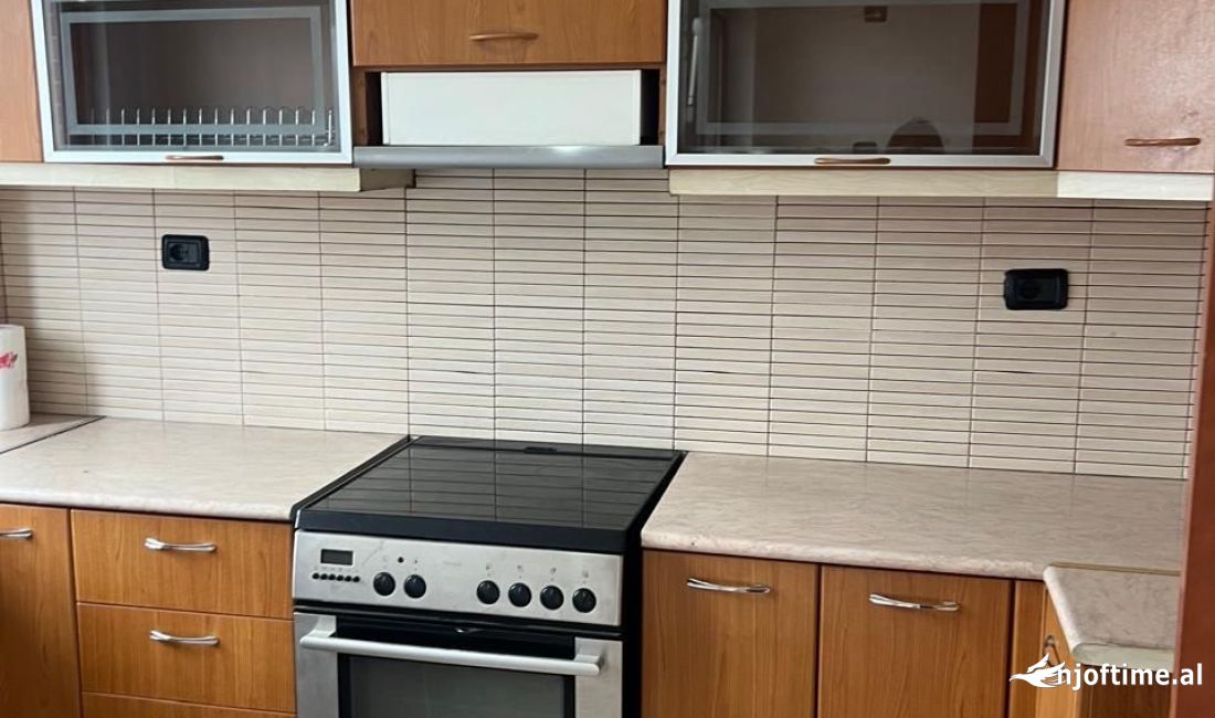 Appartamento in affitto a Tirana 2+1, SemiArredato