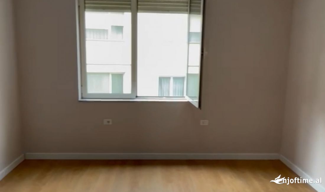 Japim me qera ambient per zyre 3+1+2 prane Hilton Garden Inn