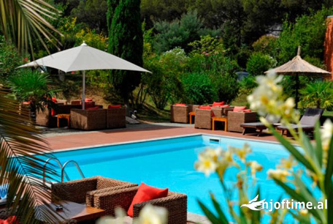 Ambient biznesi ne shitje 2+1 ne Tirane - 1,600,000 Euro