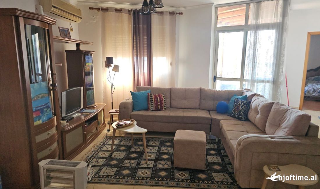 Shtepi me qera Apartament ne Tirane, 2+1, Mobilimi E mobiluar, Pagesa 600  Euro.