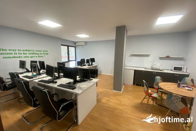 Ambient per zyra ne Bllok, 2+1+2, 135 m2 Rr. Ismail Qemali‼️