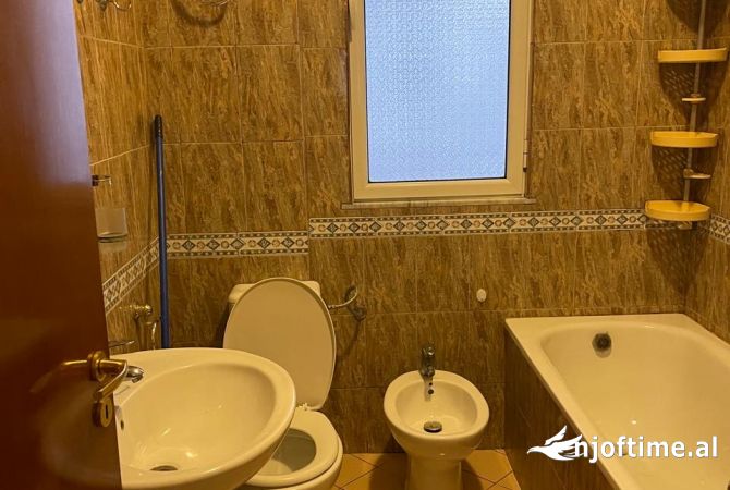 Shtepi me qera Apartament ne Tirane, 2+1, Mobilimi E mobiluar, Pagesa 570  Euro.