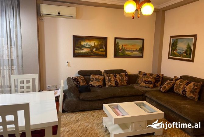 Jepet me qera apartament 2+1 te Zogu i Zi