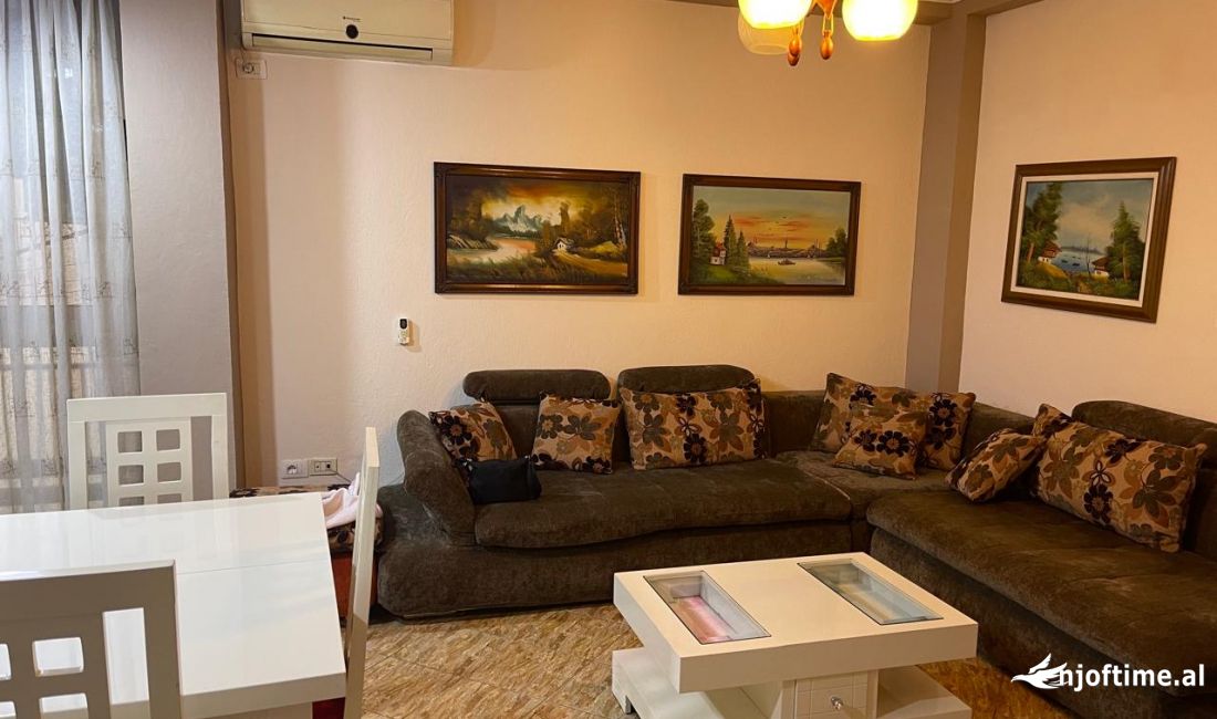 Shtepi me qera Apartament ne Tirane, 2+1, Mobilimi E mobiluar, Pagesa 570  Euro.