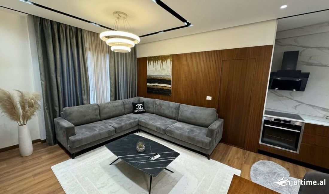 Shtepi ne shitje Apartament ne Tirane, 2+1, Mobilimi E mobiluar, Pagesa 160,000  Euro.