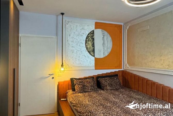Shtepi ne shitje Apartament ne Tirane, 2+1, Mobilimi E mobiluar, Pagesa 160,000  Euro.