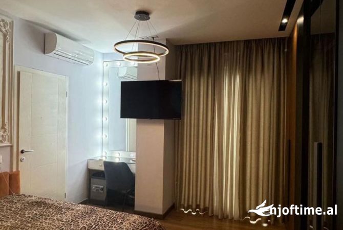 Shtepi ne shitje Apartament ne Tirane, 2+1, Mobilimi E mobiluar, Pagesa 160,000  Euro.
