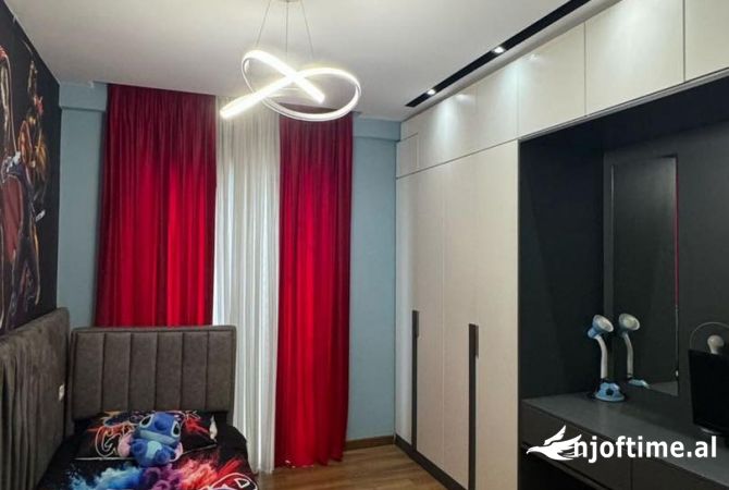 Shtepi ne shitje Apartament ne Tirane, 2+1, Mobilimi E mobiluar, Pagesa 160,000  Euro.
