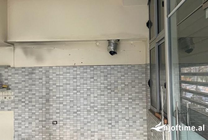 Japim me qera ambient biznesi 35 m2 prane medrese