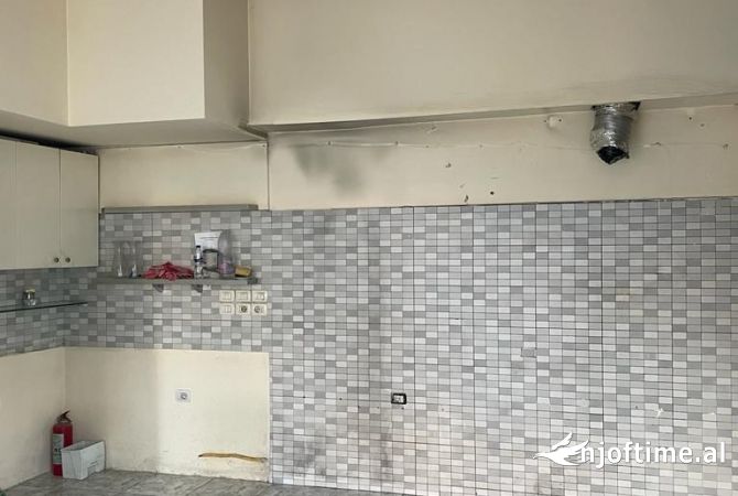 Japim me qera ambient biznesi 35 m2 prane medrese